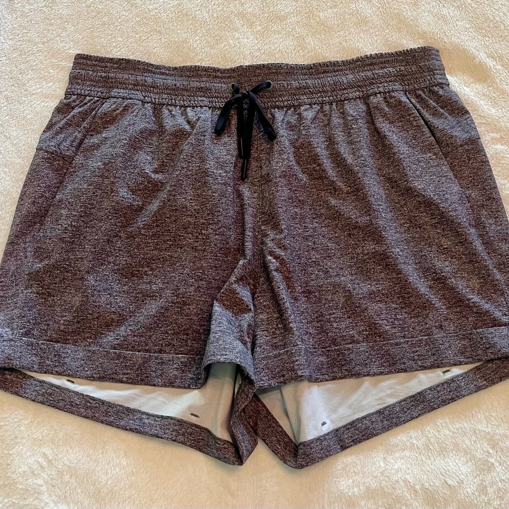 Lululemon Spring Break Away Short
4-way Stretch 3" Heather Lux Multi
Black 12